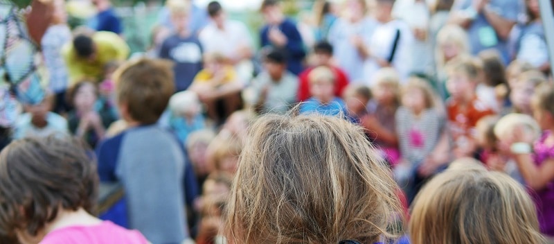 crowd-children-an