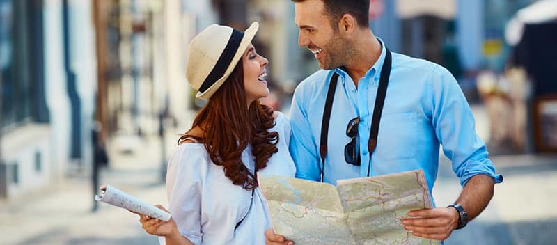 Happy,Couple,Of,Tourists,In,The,City