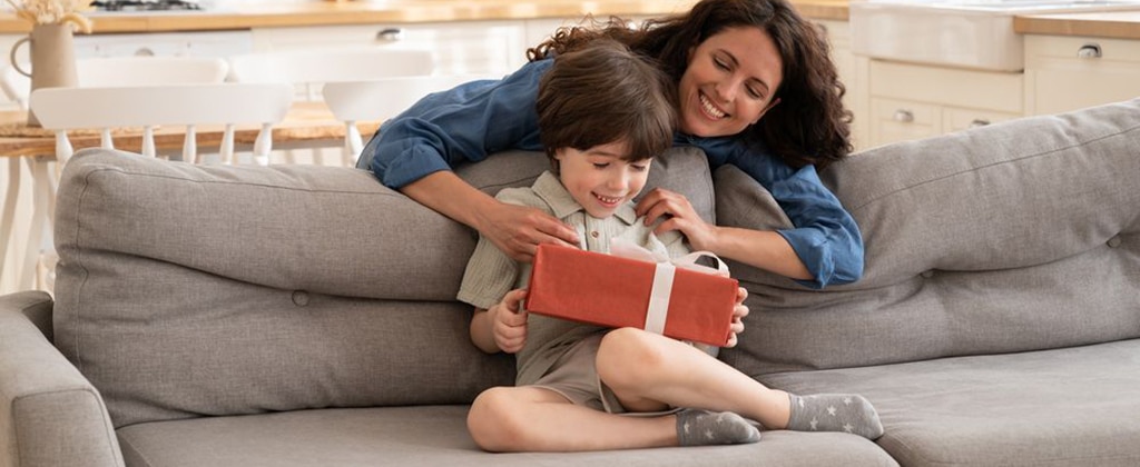 Birthday,Gift,For,Small,Kid:,Joyful,Caring,Mom,Greeting,Child