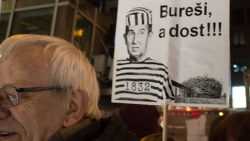 5.březen 2018 – Ani Ondráček obušek, ani Babiš kompostér, ani…