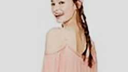 Jak na jarní módu? Vyrazte do ulic v šatech a botách Desigual!